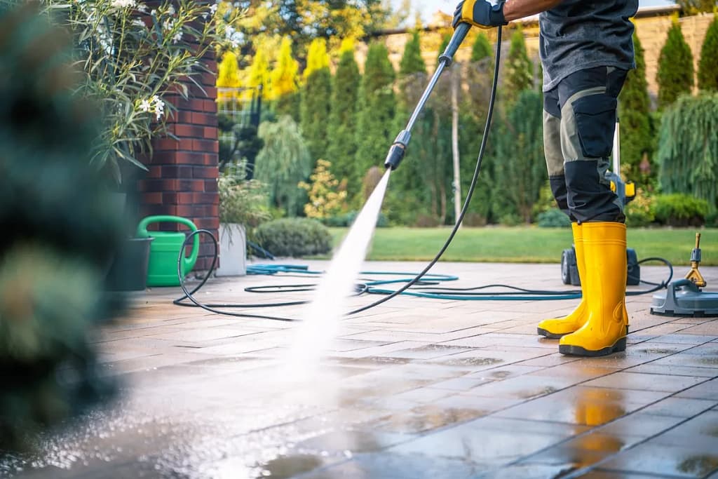 Guide to Pressure Cleaning Your Miami Home