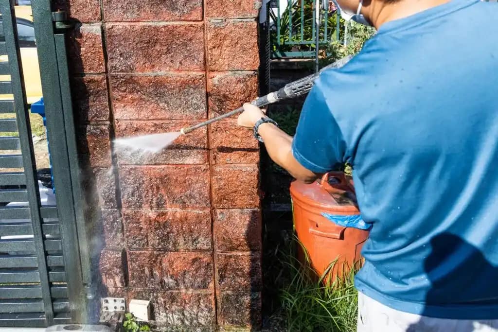 LZ Pressure Cleaning fence and wall cleaning services - Miami